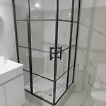 κωνσταντίνος έλενα דירה
